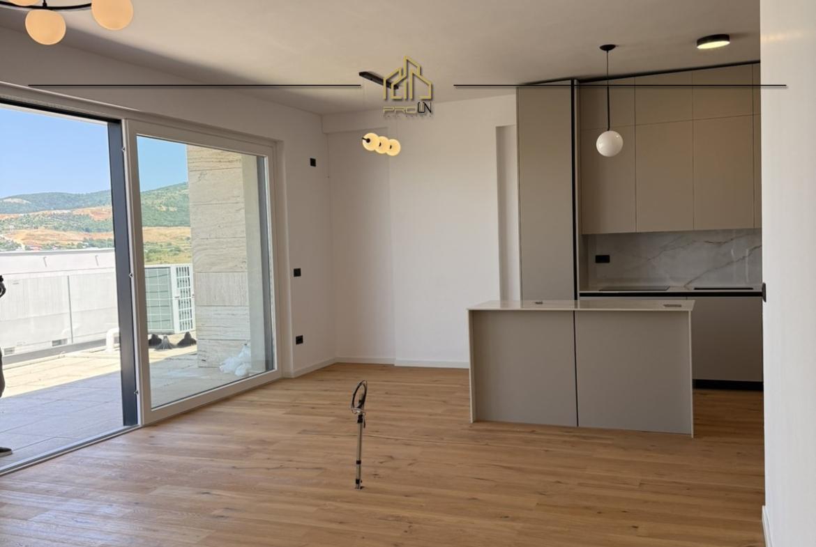 Penthouse me qira – Marigona Hill