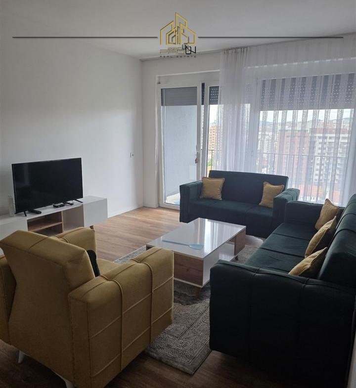 leshoj-me-qera-banesen-e-re-3-dhomshe-te-mobiluar-1-720×785