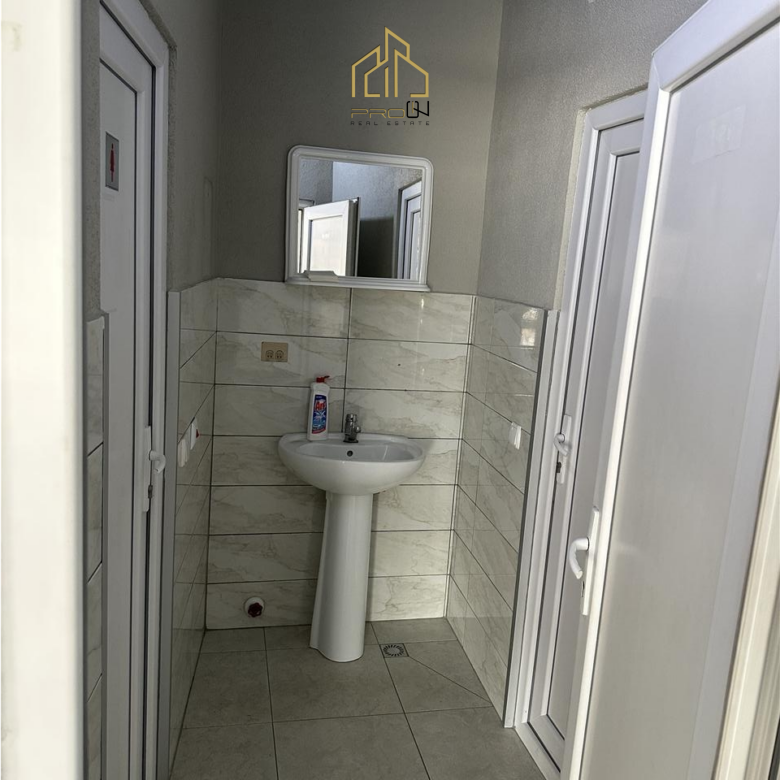 Lokal / Zyre me qira – Tophane