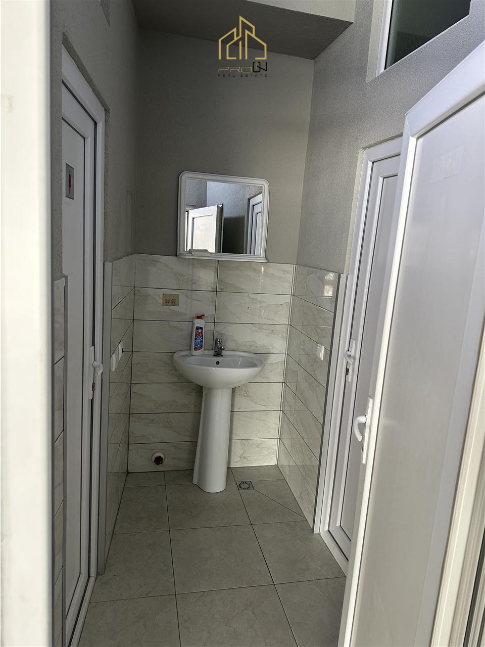 Lokal / Zyre me qira – Tophane