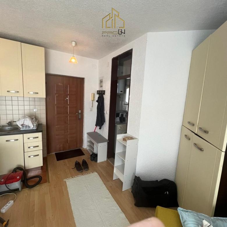 Garsoniere me qira – 4 Llullat